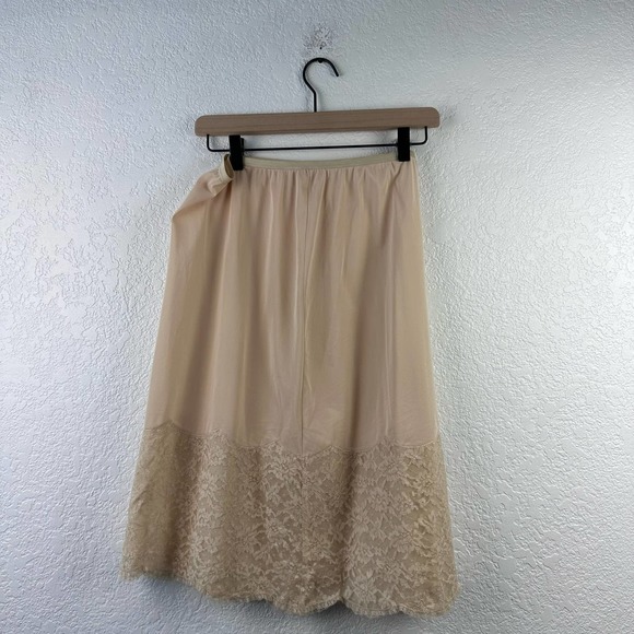 Vanity fair vintage beige lace hem slip skirt - Picture 2 of 5